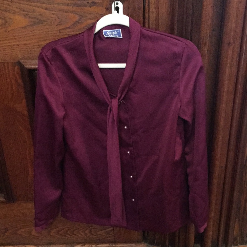 Ship ‘n Shore ladies Sateen Bow Blouse. Burgundy colored. Size M